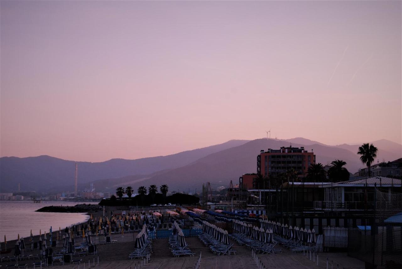 Tramonto Sul Mare - Sea Suite Savona Kültér fotó