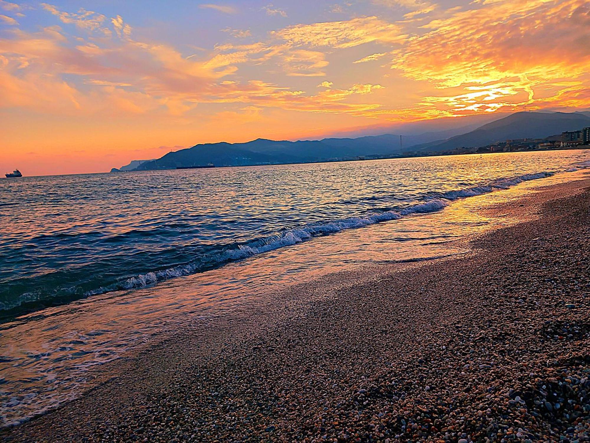 Tramonto Sul Mare - Sea Suite Savona Kültér fotó